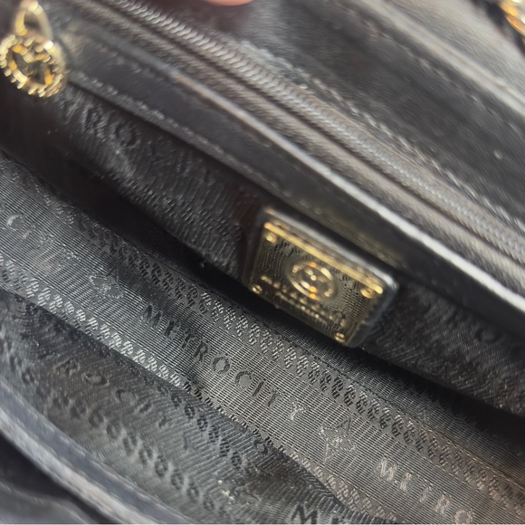 Metrocity Embossed Sorte Mini Crossbody - Picture 7 of 7